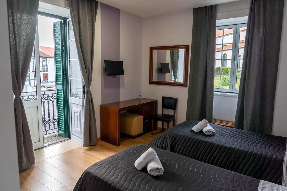 Quarto com acesso a varanda