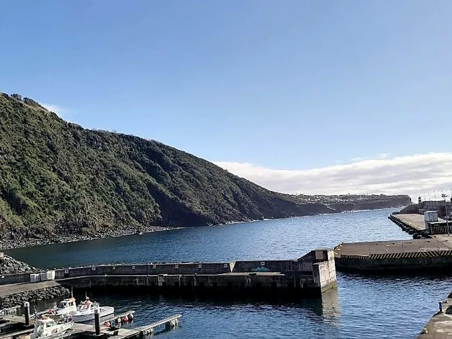 Porto das Velas com barcos de pesca